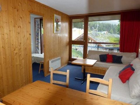 The Residence Nova is the Villards area of Les Arcs 1800. The Grands Mélèzes ski slope is just a short walk away as are the Chantal and Vagère chair lifts. The ski school is 50 m from the residence and the shops 100 m. Les Arcs is connected to the La...