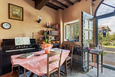 This beautiful apartment in Umbria is blessed with a great view of the hills. You have access to a communal swimming pool and a bar that guarantees a cozy time. Ideal for vacations with family or friends. Make a nice walk through the region or visit ...