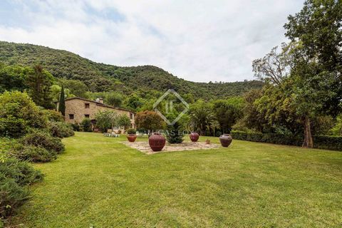 A more idyllic setting is hard to imagine. This wonderful country property is located in 16 hectares of private land with beautiful gardens, separate guest accommodation, stables, a paddock, swimming pool and tennis court, all enjoying breathtaking c...