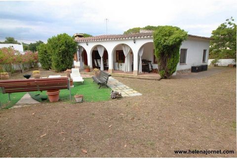 House with garden in the urbanization Mas Trempat House located in Mas Trempat, a quiet urbanization between Santa Cristina d'Aro and Sant Feliu de Guíxols. It has a large plot of 1000 2, and outside you can enjoy two fantastic terraces with porch. I...