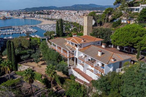 Majestic villa in a privileged location in Blanes, facing the sea and the famous Marimurtra botanical garden, surrounded by green areas, with spectacular views of the sea and the port of Blanes. In addition, it is within walking distance of the city ...