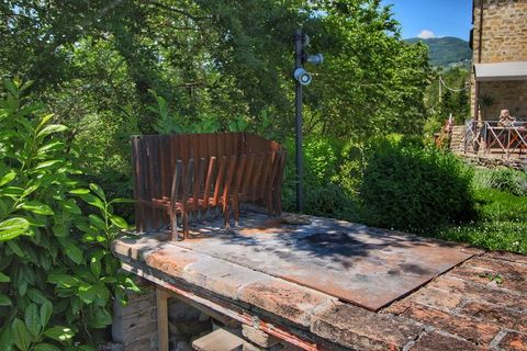 Located in Umbertide, this 1-bedroom farmhouse in Tiber Valley offers a peaceful countryside vacation near the forest. It offers a shared swimming pool, a shared garden, and a barbecue and is perfect for a family of 4. There are many activities in th...