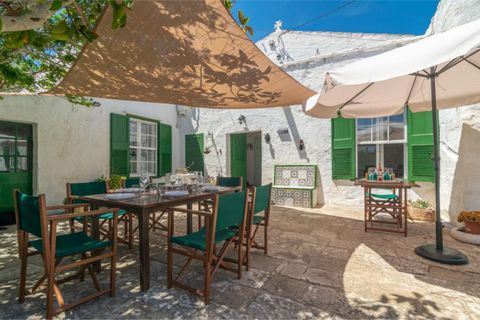 Mooi landhuis vlakbij Mahón. Het heeft een privé zwembad en een capaciteit voor 6 personen. De buitenkant van het huis, gebouwd in de typische Menorcaanse stijl, biedt alles wat je nodig hebt om te genieten van een welverdiende rust. Op het terras vi...
