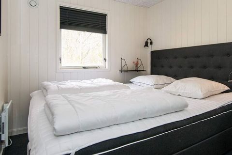 Holiday home located on a large natural plot in Arrild Ferieby. The house is decorated in a functional style and has air conditioning, which ensures a comfortable temperature all year round. The house is located in quiet surroundings and ideal for fa...