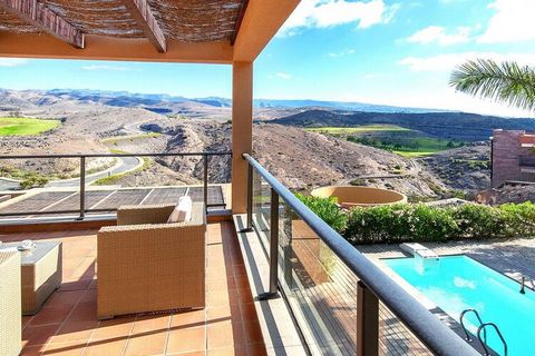 If you appreciate something special on vacation, then you have found it to this exclusive holiday home. Where else do you have such a spectacular view if you are not in the Maspalomas mountains? But that's not all the modern holiday home has to offer...