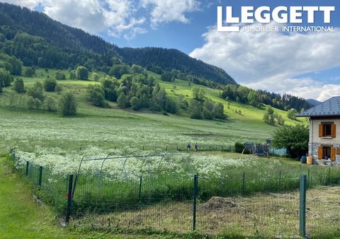 A22137JQB73 - A large plot of constructible land for sale, in a lovely friendly hamlet in the ski resort of La Plagne. Information about risks to which this property is exposed is available on the Géorisques website : https:// ...