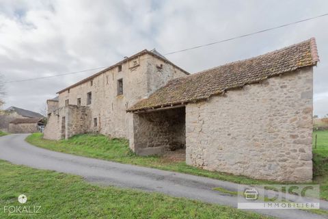 This granite stone farmhouse is located in a small hamlet with a few houses in the commune of Lunac about 20 minutes from Villefranche de Rouergue. This house consists of a large authentic farm with a small barn. The roof has been completely renewed ...