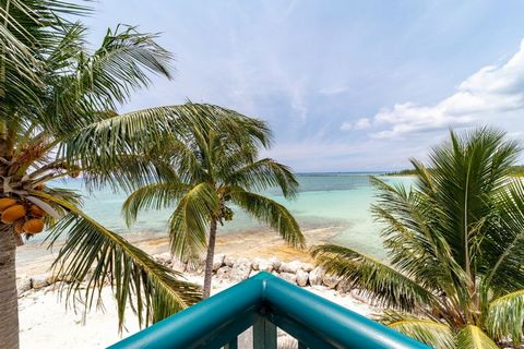 ¡Experimente la felicidad frente al mar en la isla de Gran Bahama! Esta impresionante unidad de esquina, ubicada en el segundo piso de Port of Call Drive, ofrece vistas panorámicas al océano. Ubicado en una hermosa comunidad cerrada frente a la playa...