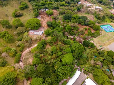 Get ready to discover a property that is a true gem in Santa Ana! I present to you a unique investment opportunity, a vast plot of land of more than 1.5 hectares located in the beautiful area of Rio Oro. Imagine holding a plot of land in your hands r...