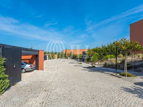 904 sqm plot of land, with an approved project by Architect João Carrilho da Graça, located in the Bom Sucesso Resort, in Óbidos. Project for a 4-bedroom villa with a construction gross area of 265 sqm. The Bom Sucesso Resort is a unique project, wit...