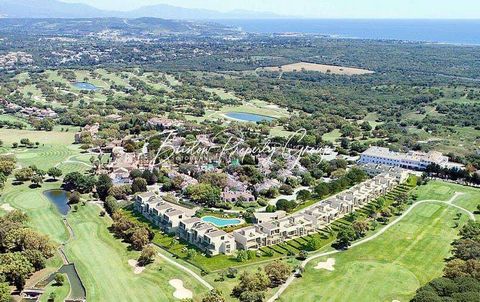 Located on the 17th and 18th fairway of the renowned San Roque Golf Club, these luxury townhouses are located on a secure, private, gated community & suitable option for either a full time residential or golf holiday home. The selection of 3 & 4 bedr...