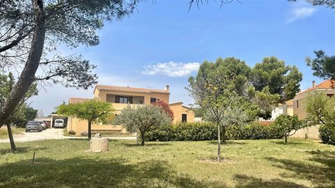 HOUSE FOR SALE IN RASTEAU VAUCLUSE Very beautiful villa located in the heart of the Rasteau vineyards, on a plot of 2580 m² with wooded park, swimming pool, surrounded by vineyards and truffle oaks. Construction from 1991 in 37cm SEMABLOC bricks. On ...