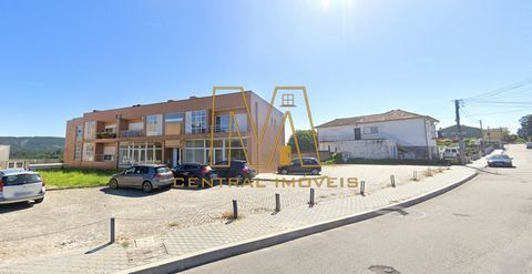 Sale of a set of 7 autonomous fractions (1 apartment, 3 commercial fractions, 3 garages) in Lever. Located on the left bank of the Douro River, southeast of the 1st Cycle Basic School and Kindergarten - Portelinha (250 m) and the Parish Council of Le...