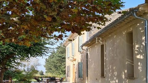 In the village of Loriol du Comtat, in the countryside, this farmhouse, built in the early 20th century and renovated in 2018, is set in around 3 hectares of parkland, planted with truffle oaks in production. The environment is agricultural, the area...