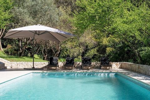Summary Charming provencal house ideally situated just a few minutes from the village of Chateauneuf Grasse, in an extremely quiet, green setting. Totally renovated by an interior architect, it benefits from high-quality materials and refined finishi...
