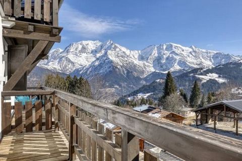 In a residence comprising just six units, this 3-bedroom apartment with a floor area of 99.55 sq-m under the Carrez Act is ideally located on the Le Bettex snow front, making it easy to get to and from the resort on skis. The property comprises a fit...