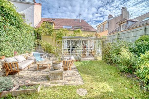 FOR SALE MARLY-LE-ROI 78160 - UNESCO LISTED VILLAGE - RARE FAMILY HOUSE WITH GARDEN - Located in the heart of the listed and historic village of Marly-le-Roi near Saint-Germain-en-Laye and Versailles, bucolic and privileged area with its cobbled stre...