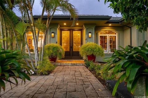 Discover the charm of Hawaii Loa Ridge with this rare gem nestled atop a mountain ridge in this private gated community. Offering a unique opportunity at an attractive entry-level price, this single-level, turnkey home is perfect for those aspiring t...