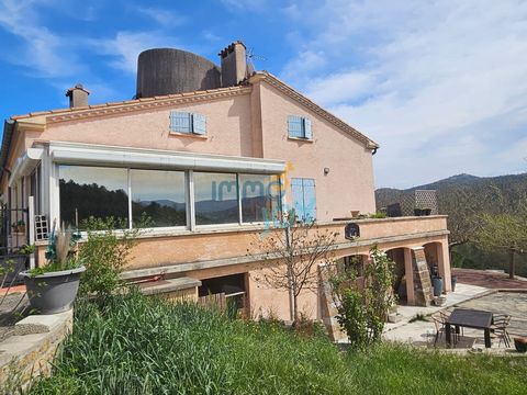 Caroline ... and Martine ... offer for sale a 13-room villa of 385 m2 on a plot of 6800m2 facing south, located in the town of Montazels (11-AUDE) 10 minutes from Alet-les-bains and 20 minutes from Limoux. All the rooms of this villa are communicatin...