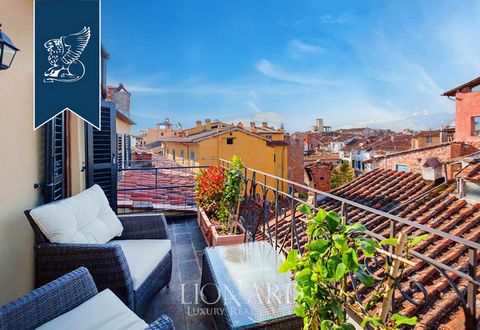 Located in the heart of Lucca's town center, this prestigious boutique hotel is for sale. The property spans 680 sqm across four levels, featuring 18 bedrooms that blend modern comforts with historic charm, not far from the Versilia coast. Lucca...