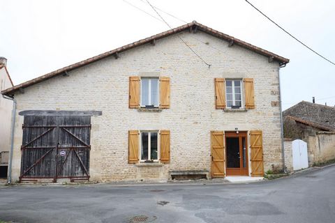 Located in the charming town of Chef-Boutonne, this house benefits from a privileged location. Close to all amenities, it offers a peaceful living environment while being close to shops and services. The property is built on a plot of 471 m², thus of...