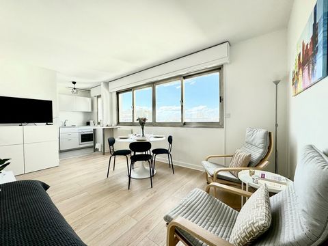 Discover the charm and elegance of our beautiful apartment in the heart of Courbevoie, less than 10 minutes from the 16th arrondissement of Paris. With a large living room bathed in natural light and a fully equipped kitchen, this apartment is the id...