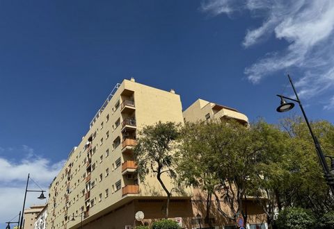 Spacious apartment featuring three bedrooms and two bathrooms with a terrace. The apartment is located in the center of Fuengirola, Plaza Naranjos, less than a 10-minute walk to the beach and promenade.