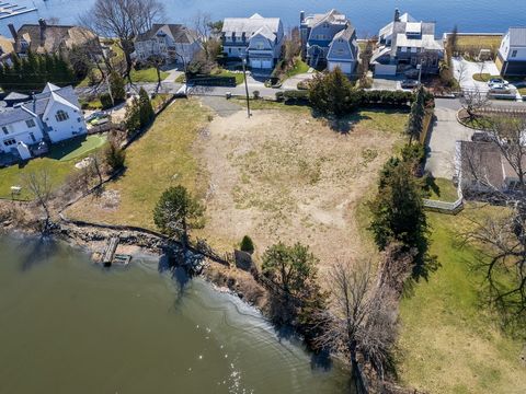 Create your ideal residence on a highly esteemed private thoroughfare in Westport. Owenoke Park stands out as a premier peninsula within Westport's renowned Compo Beach area, bordered by Grays Creek on one side and the Long Island Sound on the other....