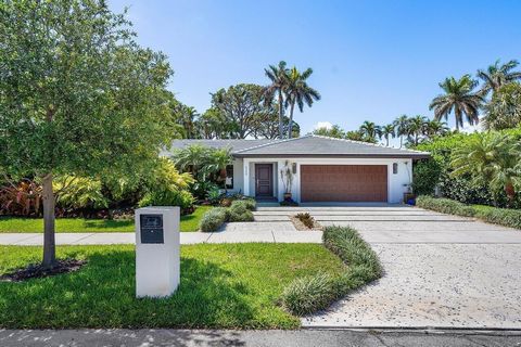 Located in Boca Raton's golden triangle, this newly renovated three-bedroom pool home offers a short walk to Mizner Park & 5th Ave Shops, and mere moments to the beach and Boca Resort. The home features a new kitchen with Bosch appliances, quartz cou...