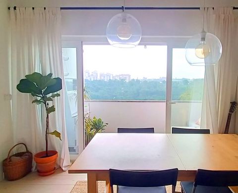 Welcome to our sunny Cascais apartment with great views and a balcony with a little BBQ. Decorated with care, it is peaceful and joyful. Just a 15-minute walk to Cascais center via a beautiful green trail. Ideal for a serene stay. We're friendly host...