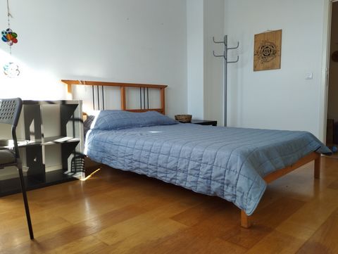 My apartment is in a condominium in Vila Nova de Gaia, with good access to Porto and 400 m from 