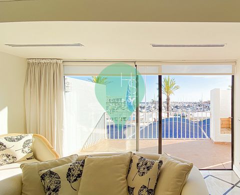 Bienvenido a este apartamento de vacaciones en Vilamoura, donde el confort y las impresionantes vistas al puerto deportivo se combinan a la perfección. Este espacioso refugio es la elección ideal para unas vacaciones memorables, con capacidad para 4 ...