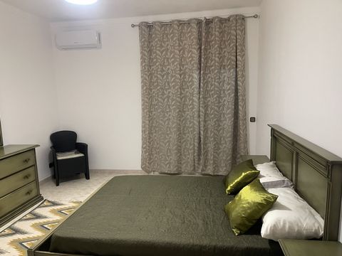 spacious fully furnished rooms on a farm house with fully equipped kitchen, shared bathroom , laundry facilities, shared living room. Each room has smart tv, balcony where you can relax , read a book or work online. easy accesss to highwayA23. 6 kilo...