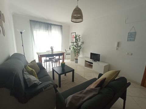 One bedroom apartment with lots of light and space in Quarteira. Portuguese coffee shops, restaurants, supermarkets and grocery stores nearby. Just 10 minutes walking to the beach (750 meters, 1/2 mile). Enjoy the barbecue in the winter or summer. Ap...