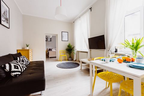 Bright, quiet and spacious, fully equipped apartment for 4 people in the heart of the Old town, at the foot of the Wawel castle. Ideal location between the Market and Kazimierz district. Designed for families, couples, friends and business guests. Th...