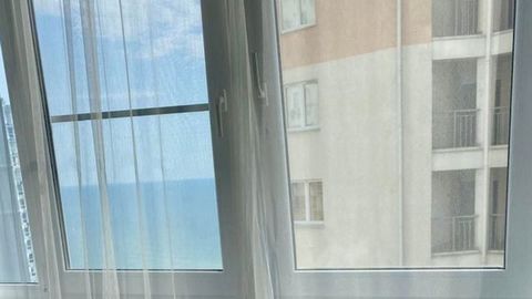 Срочно продаётся 1-комнатная квартира площадью 32 квадратных метра в ЖК Идиллия. Квартира с видом на море. В ремонте использованы качественные материалы и бытовая техника. Спальный район города Сочи. Есть всё необходимое для комфортного проживания: ﻿...