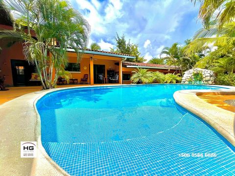 If you’re looking for a place for yourself and an income you can easily make from home, don’t look any further ! This multi units apartments property is perfect !  Located in the center of Villareal and only a few minutes to Tamarindo beach. Nearby t...