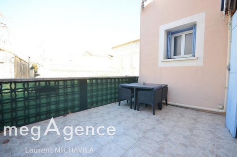 In the calm and tranquility of the pretty village of Valros, 15 minutes from Béziers and 10 minutes from Pézenas, this large 130m2 building with terrace offers you: - A 40m2 living room with its open fitted kitchen - Four beautiful bedrooms, three wi...