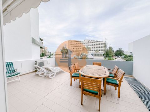 This fully furnished apartment offers a terrace with stunning views of the sea and the casino. With two bedrooms, both with balconies and built-in wardrobes, a spacious living room, and a fully equipped kitchen, it provides comfort and convenience. A...