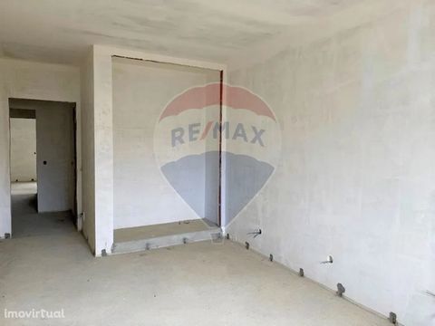 Fantastic 2 bedroom apartment nearing completion with a view over Vila Praia de Âncora. It has two bedrooms, one of which is a suite, living room and toilet, a storage room in the attic and a garage or parking space. All spaces are spacious and all a...