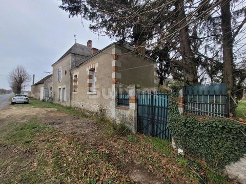 Ref 66105TV: In the Valleys and Hillsides of the Loire region SWIXIM invites you to come and discover a splendid 19th century farmhouse less than 10 km from the Château de Chambord. Composed of a House with 5 Bedrooms, 1 Kitchen, 1 Living Room, 1 Din...