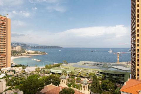 In the prestigious Monte-Carlo district, a stone's throw from Place du Casino and the finest luxury boutiques, beautiful 1 bedroom apartment sold with renovation project to convert it into a 2 bedroom apartment. High renovation potential and permit g...