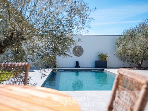 Ideally located between the city, the countryside and the sea, this superb single-storey architect's house was built in 2020 in a quiet area of the commune of Ploufragan bordering Saint-Brieuc. You will be seduced by the tranquility provided by the f...