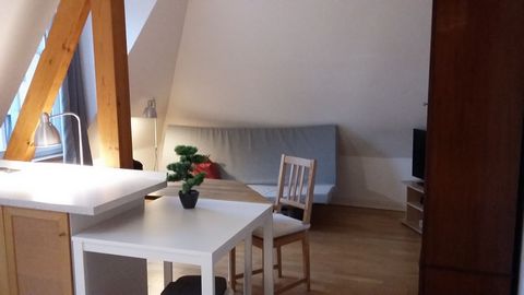 Quiet 2-room apartment in the best central Südstadt location, Rheinauhafen 3 minutes away. Fully furnished, renovated, very well-kept condition: large open plan living-dining-kitchen area, kitchenette is newly designed 2020 Bedroom (bed 140x200, new)...