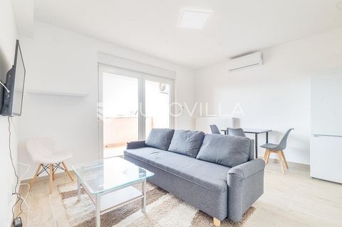 An excellent one-room apartment with a closed area of 36 m2 with a loggia 9 m2 and an associated parking space 12 m2. It is located on the third floor of a well-maintained building. It consists of an entrance area, a living room with a kitchen and a ...