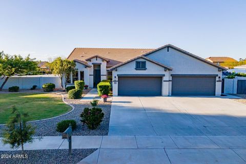 This stunning basement home is located in the highly desirous community of Roman Estates on the west side of Queen Creek and is very convenient to the central town area. The 2698 square foot main floor features a large eat-in kitchen with a one of a ...