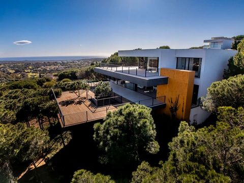 For sale this spectacular villa with modern architecture and a unique design. The villa has been designed to enjoy the best views in a unique environment full of beautiful pine forests. Building with luxury qualities and in an exclusive location, nea...