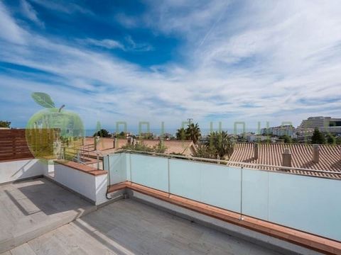 Newly renovated apartment in the Levantina area, located a short distance from the beach and the marina of Aiguadolç. The apartment is part of a community with a communal garden and swimming pool, perfect for families with children. Completely renova...