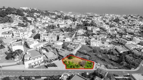 Perfect opportunity to buy and build on this urban plot of 458m, in a quiet area, excellent climate, with spectacular views of the sea and the mountains. It is located in the upper area of La Guancha, with direct access to the street, availability fo...