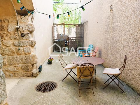 Located in the charming town of Joyeuse (07260), this 52 m² apartment is located in the center, close to the river offering a peaceful natural setting. The town of Joyeuse is famous for its friendly atmosphere, local shops and typical restaurants, al...